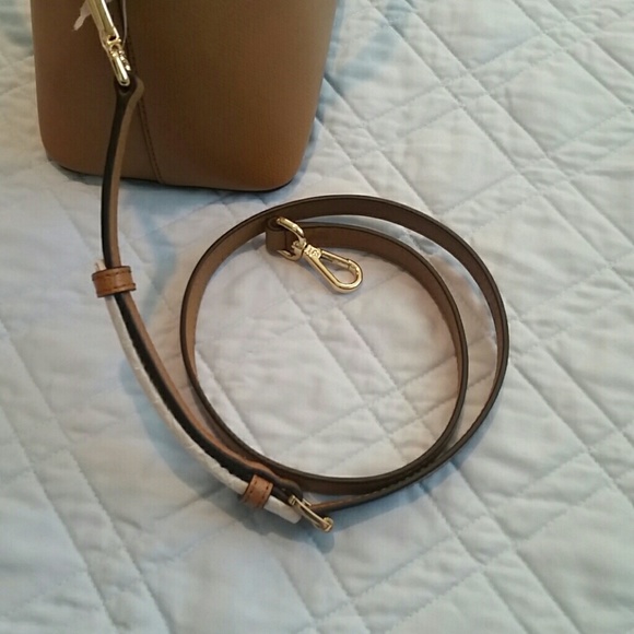 Michael Kors Large Cindy Dome - Picture 6 of 6